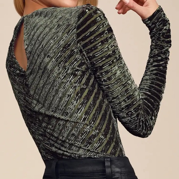 Lulu's Olive Green velvet Long Sleeve Bodysuit size medium - Picture 3 of 6